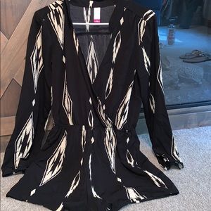 No boundaries size US M long sleeve romper short